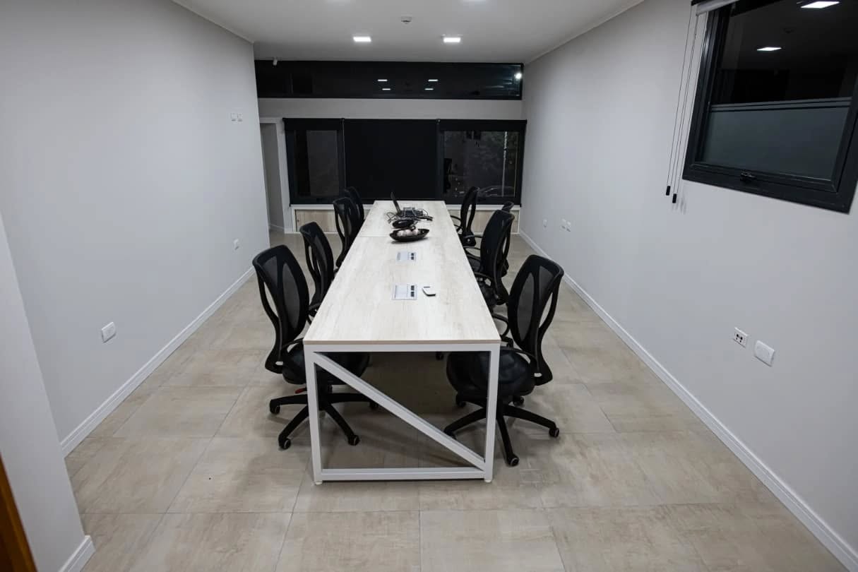 Sala de reuniones en la nueva filial de Susana - Mutual del Club Atlético Pilar