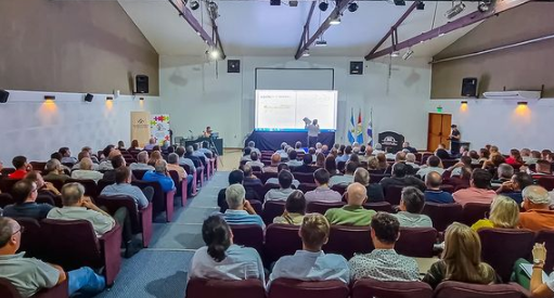 Foto del auditorio del municipio de San Carlos Centro donde se llevó a cabo el encuentro de Mutuales organizado por la FESAEM