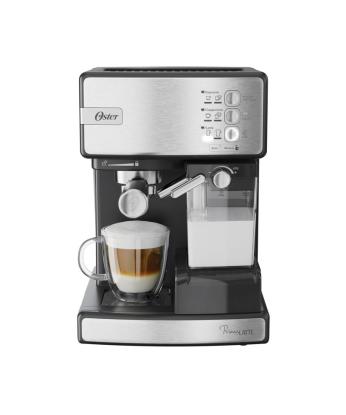 Cafetera expresso Oster Primalatte EM6603SS_OSBVSTEM6603S_Con taza de cappuccino - Proveeduría de la Mutual del Club Atlético Pilar